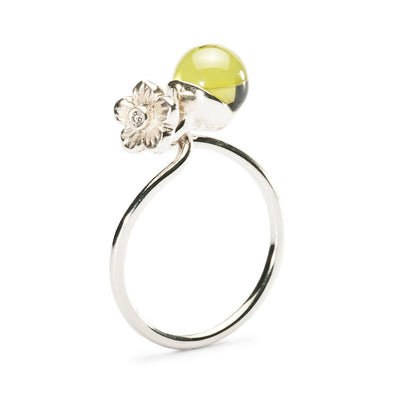 Elderflower Ring w/ peridot